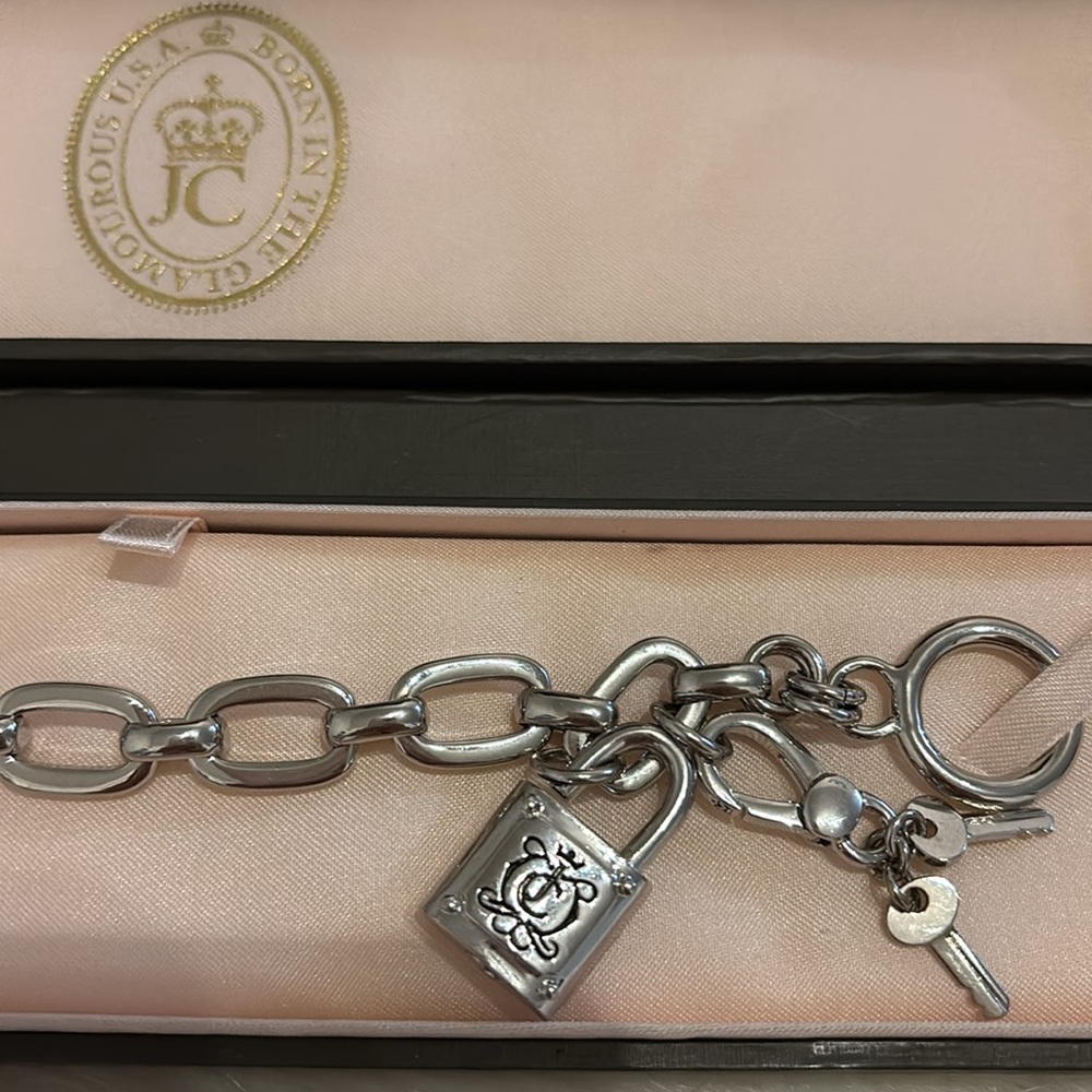 🩷PRICE IS FIRM🩷Juicy Couture Silver Lock And Key Charm Bracelet